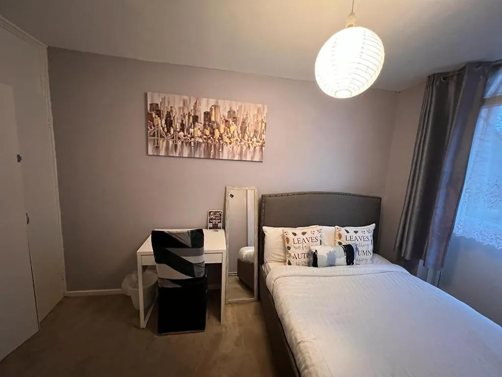 Twenty Five Bed & Breakfast London