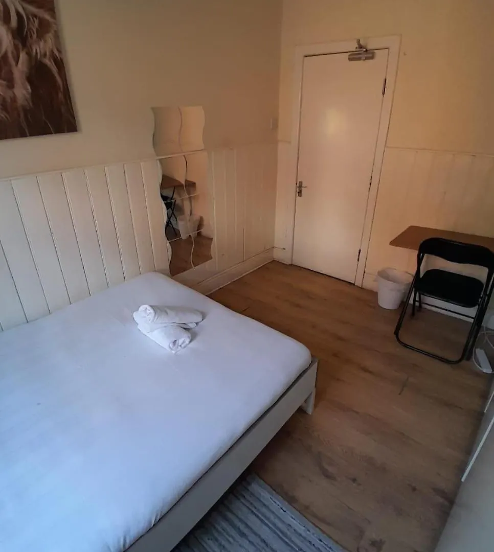Twenty Five Bed & Breakfast London